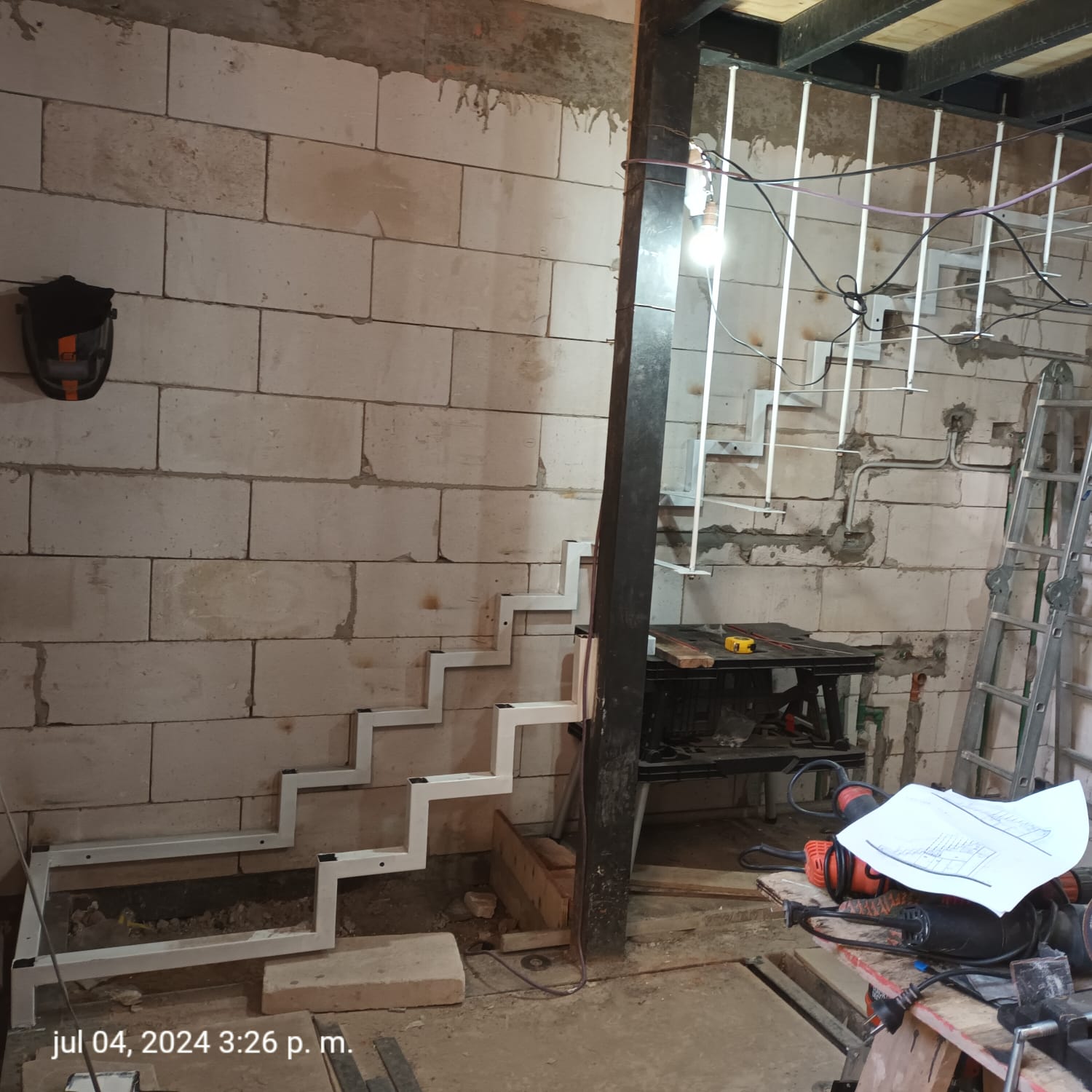 Escalera Cola de Dragón estructura metálica de diseño — San Telmo, Buenos Aires